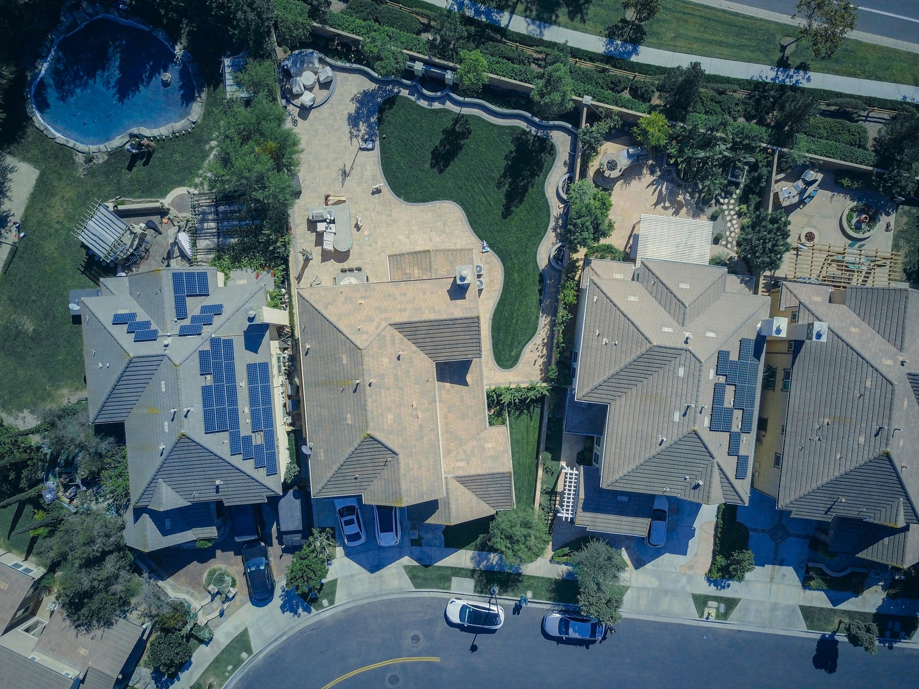 How Many Solar Panels Will Fit on My Roof? - Solar Guys Pro
