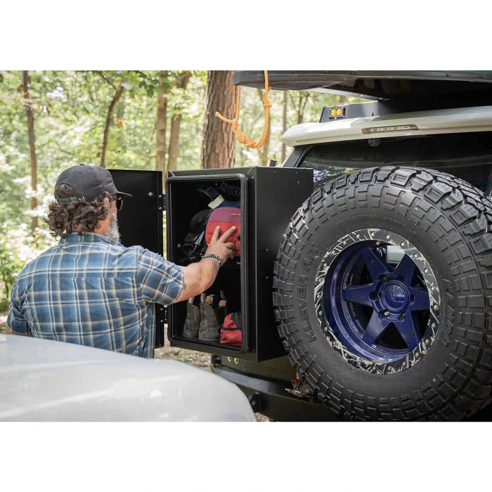 Universal Overland Storage Box 19x28x15
